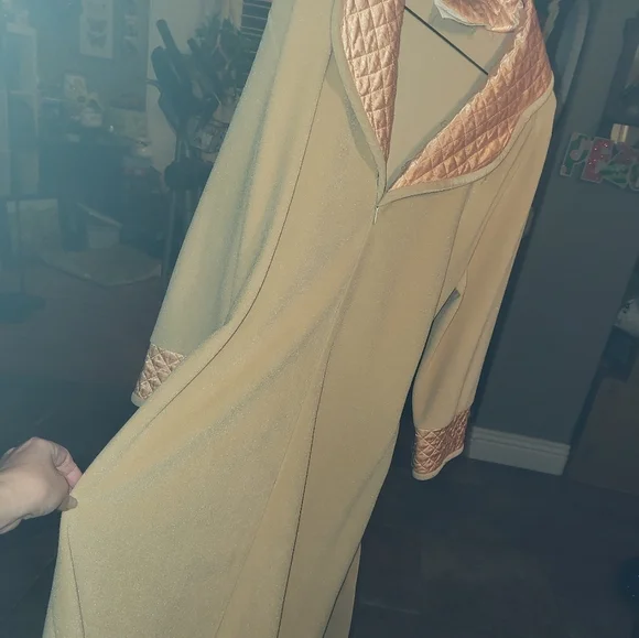 Vintage Robe - Picture 3 of 7